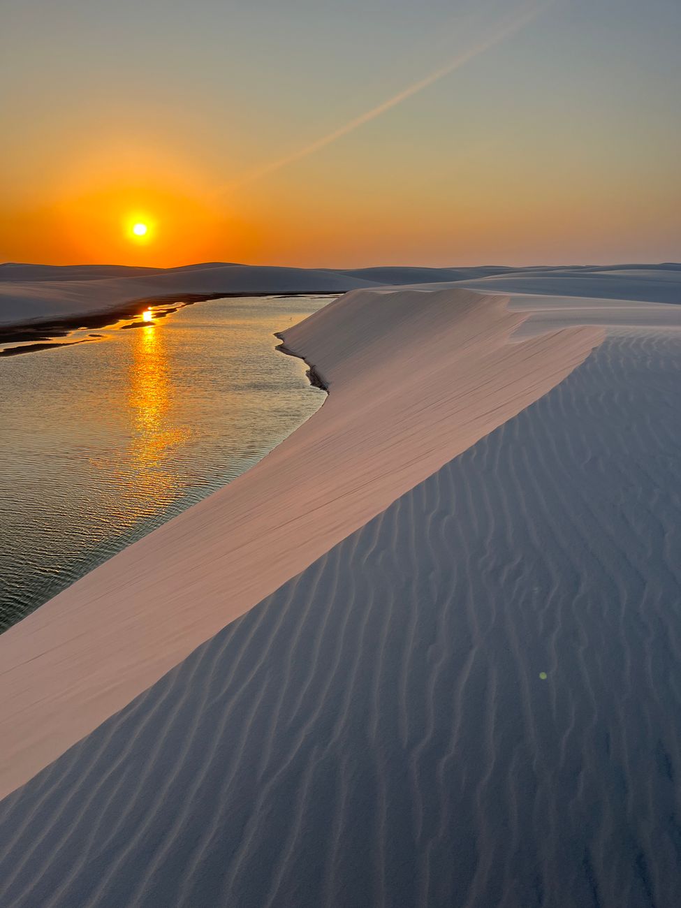 Dunas e lagoas cristalinas dos Lençóis Maranhenses