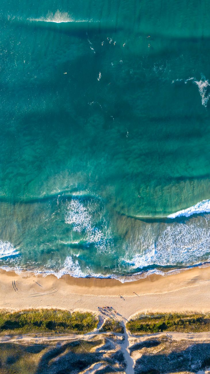 Paisagem natural do Brasil com dunas e mar esmeralda